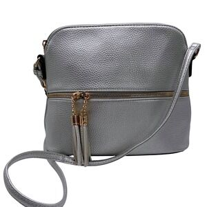 SUGU Silver Metallic Pebbled Crossbody Bag Tassel Zipper AM3031 NEW